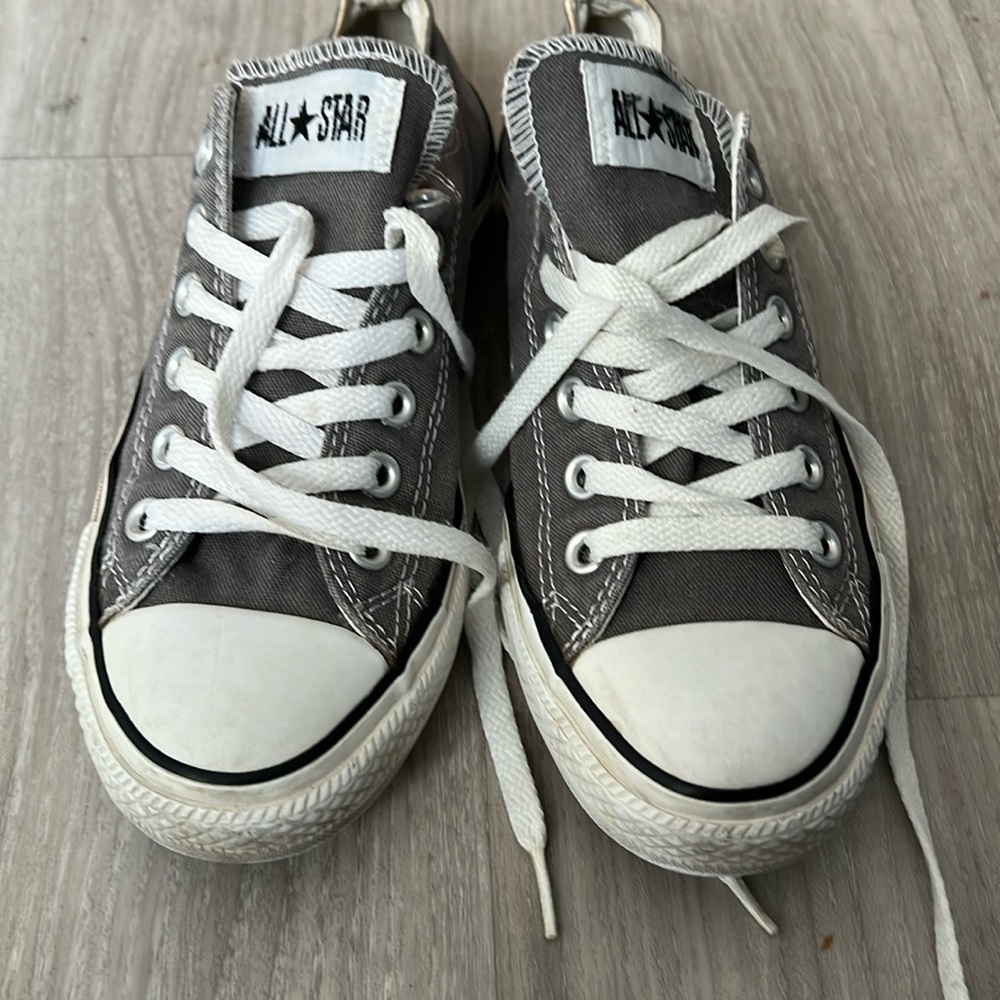 Converse sneakers low top grey with white laces